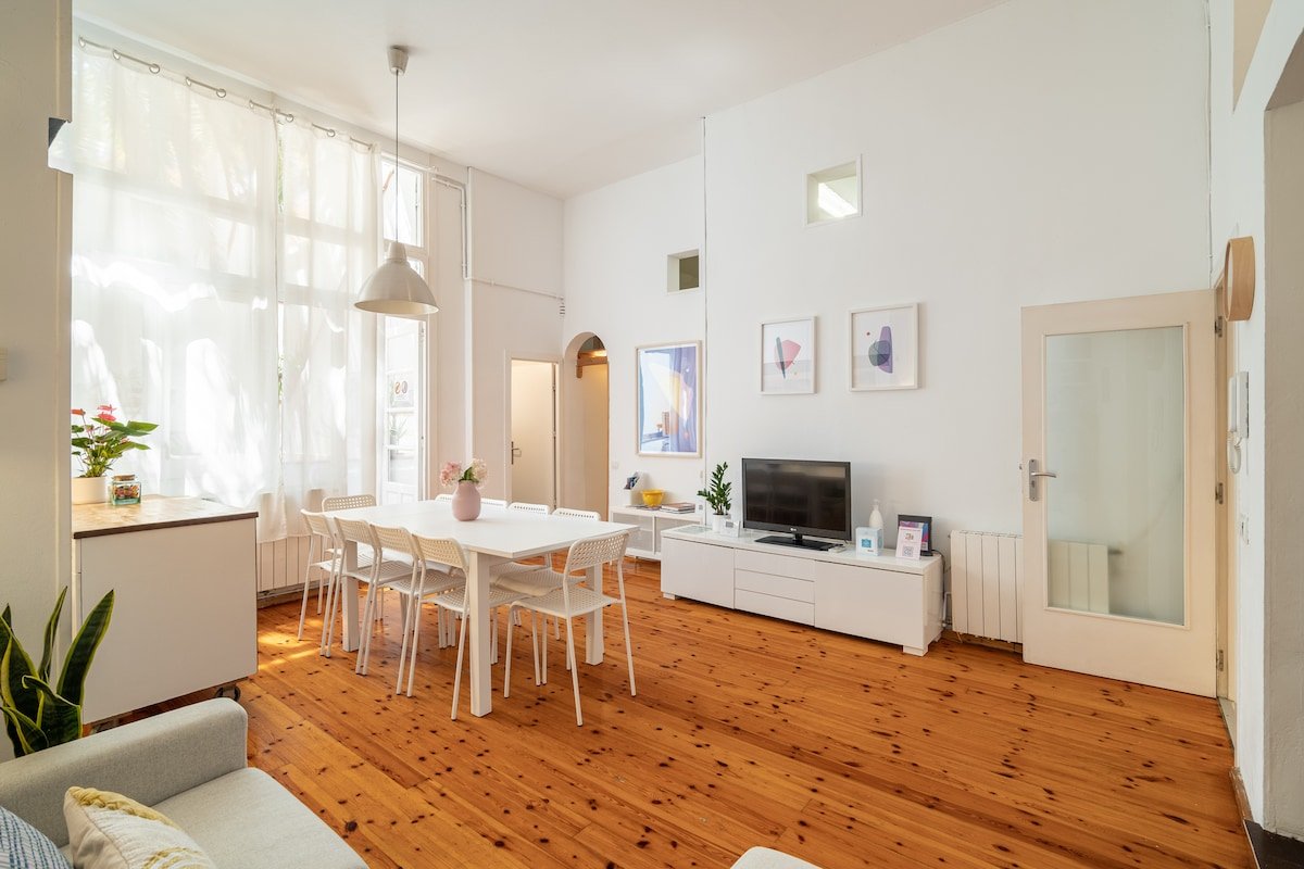 Walk to Fira Barcelona • Perfect for Groups gallery image 2