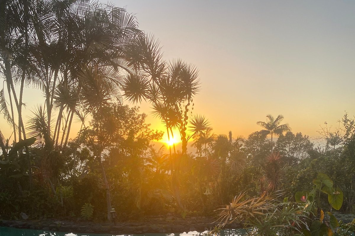 Holualoa Hideaway 15+ guests with guest cottage gallery image 3