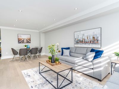 Luxury 4 bedroom house near the Lake