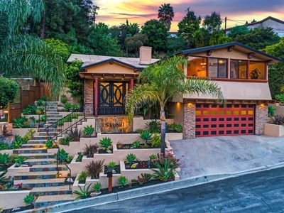 Skyhill Oasis New Lux Modern Home at Universal