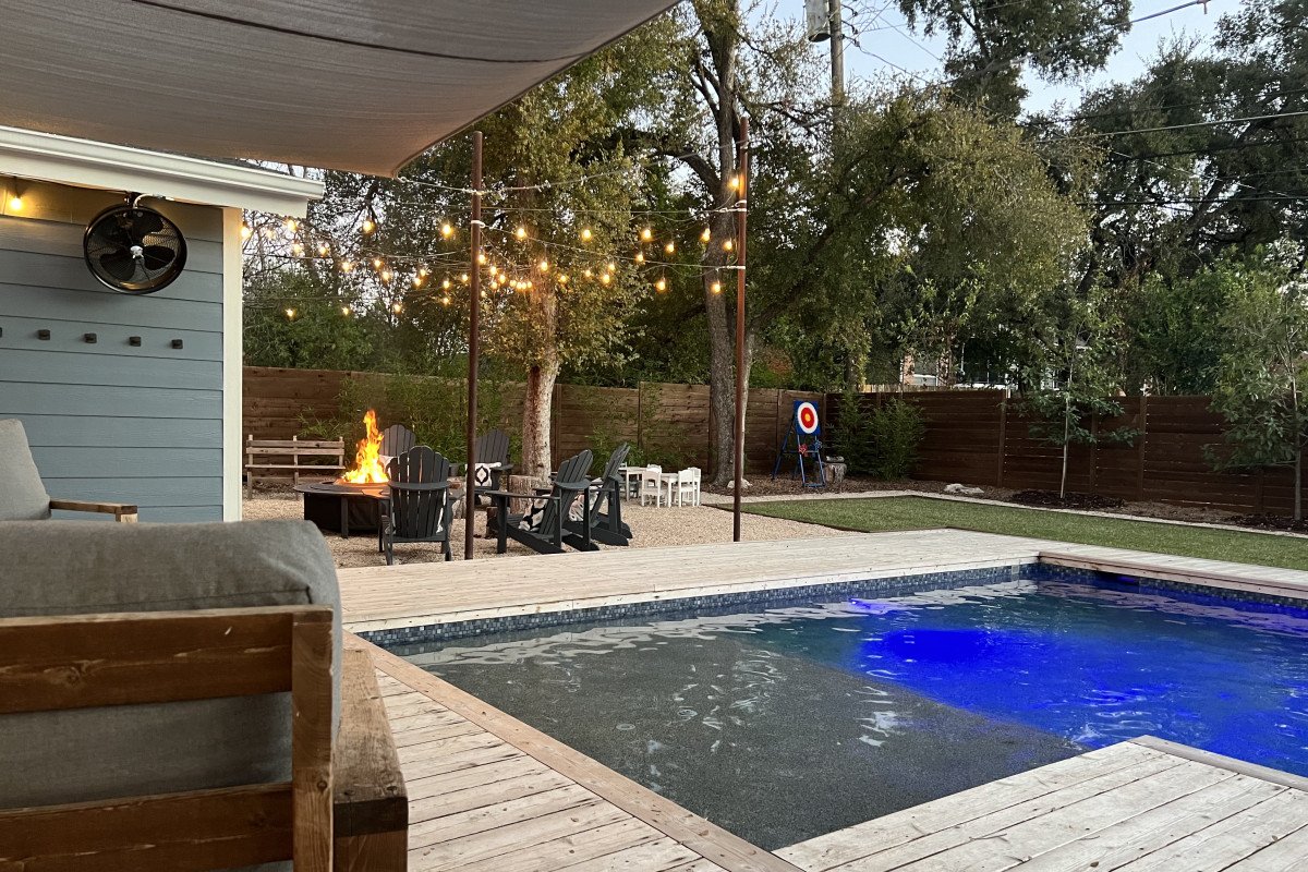 Urban Oasis – Pool Walk to Restaurants, Downtown