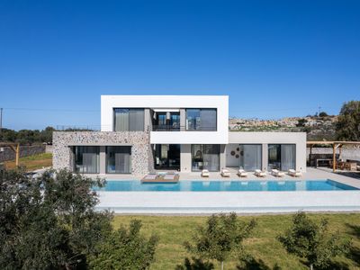 115m2 pool, daily cleaning, sauna, near beaches