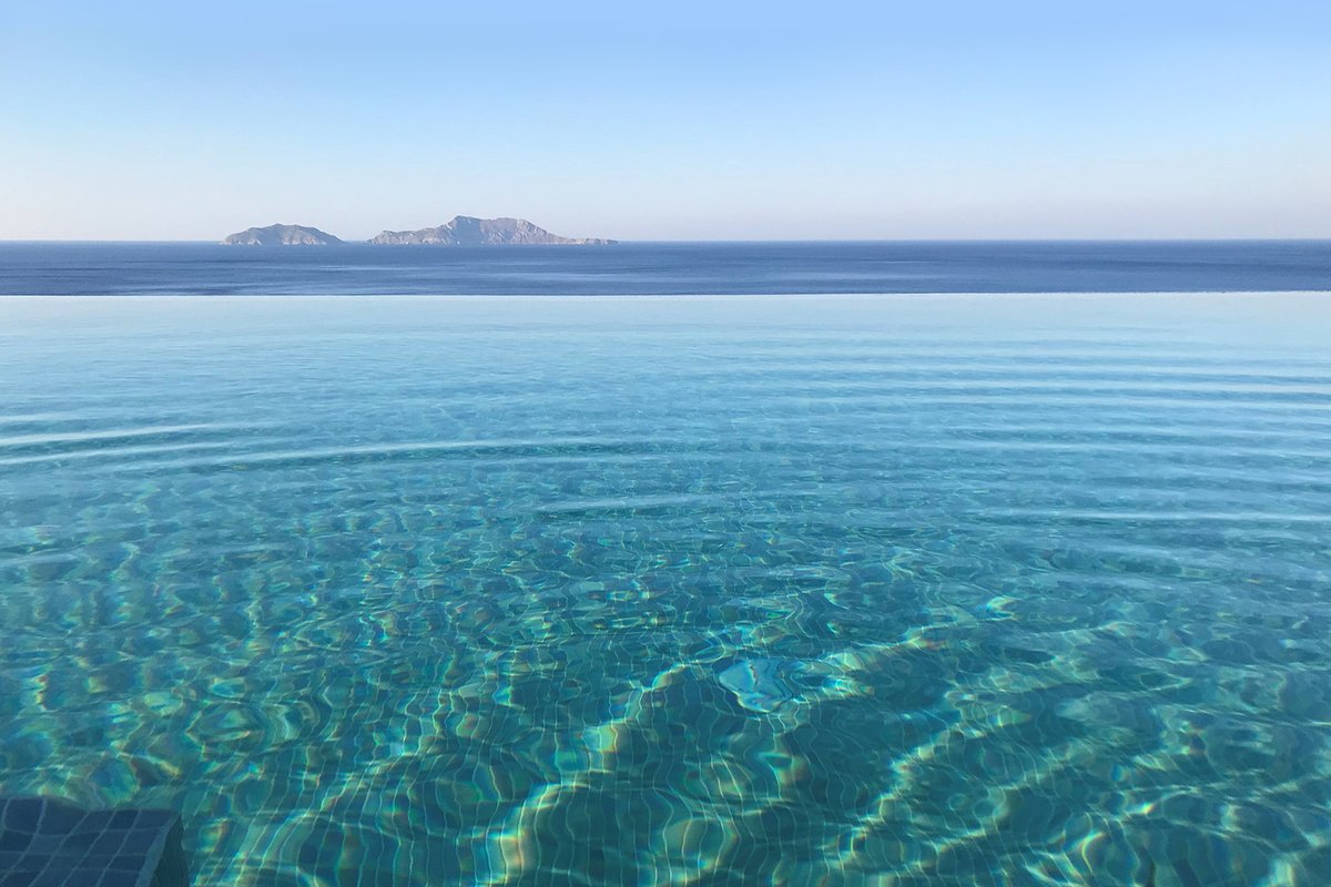 Lagremha Villa, Infinity Pool Over the Sea!