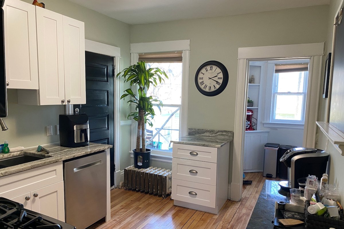 Premiere updated Victorian home gallery image 5