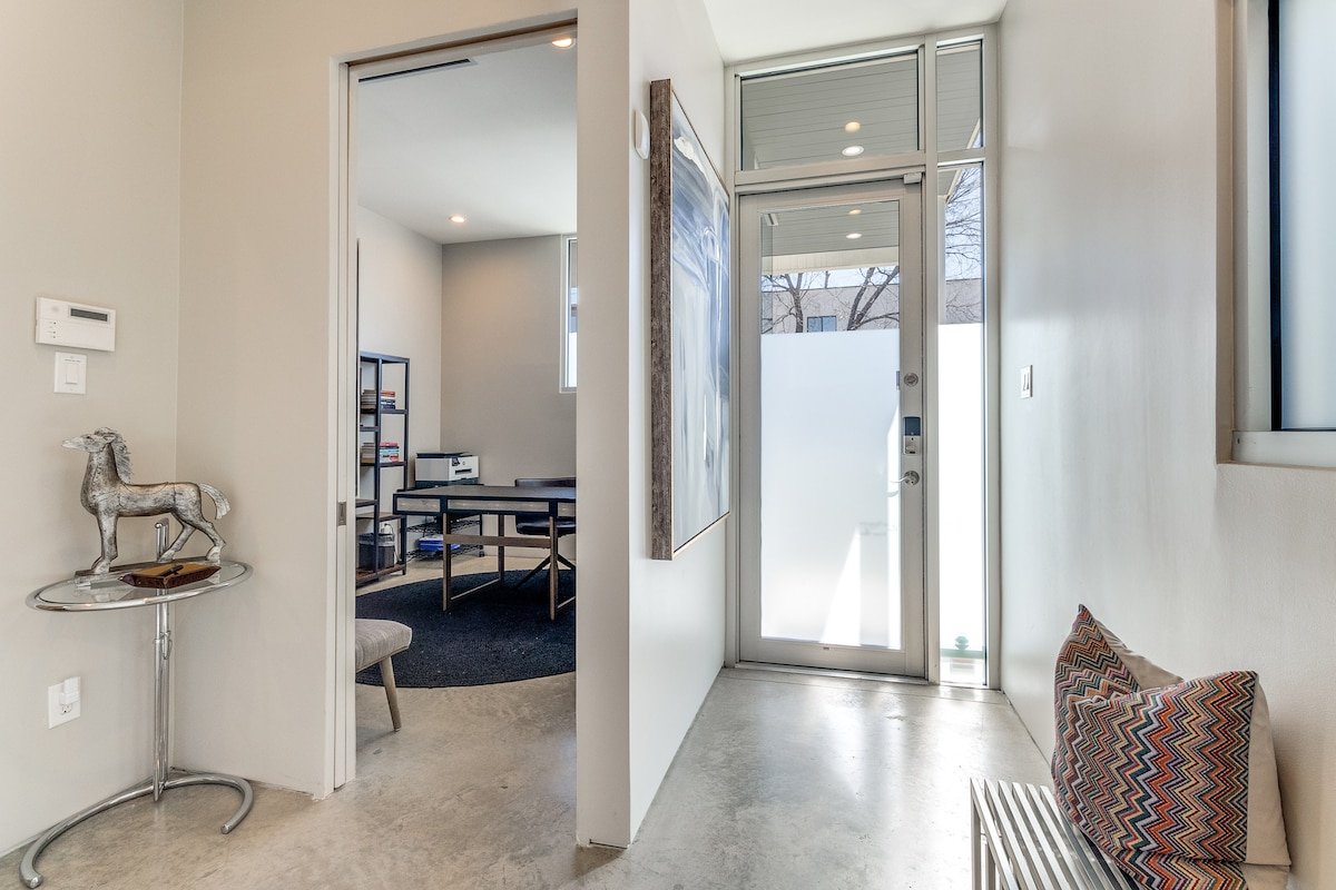 84 Walk Score, 2 Floor Lux Home w Office + Garage gallery image 3