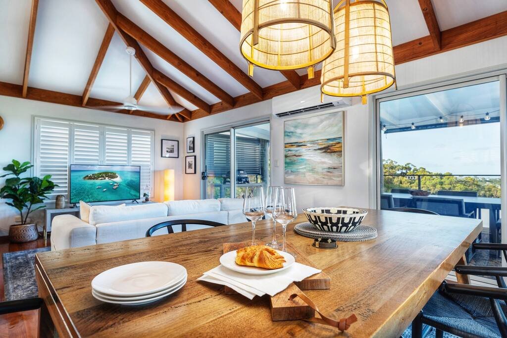 Mountains to coast – Bayu Lookout gallery image 4