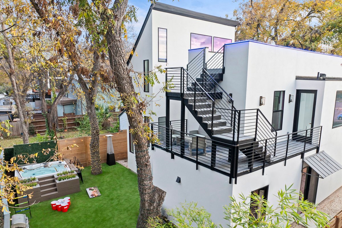 Twin Homes Oasis | Hot Tub near Downtown Austin