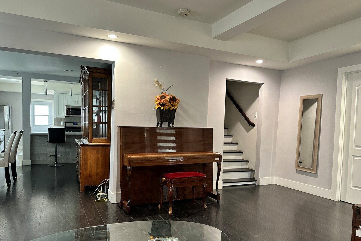 Big Home Near Hollywood & DTLA gallery image 4