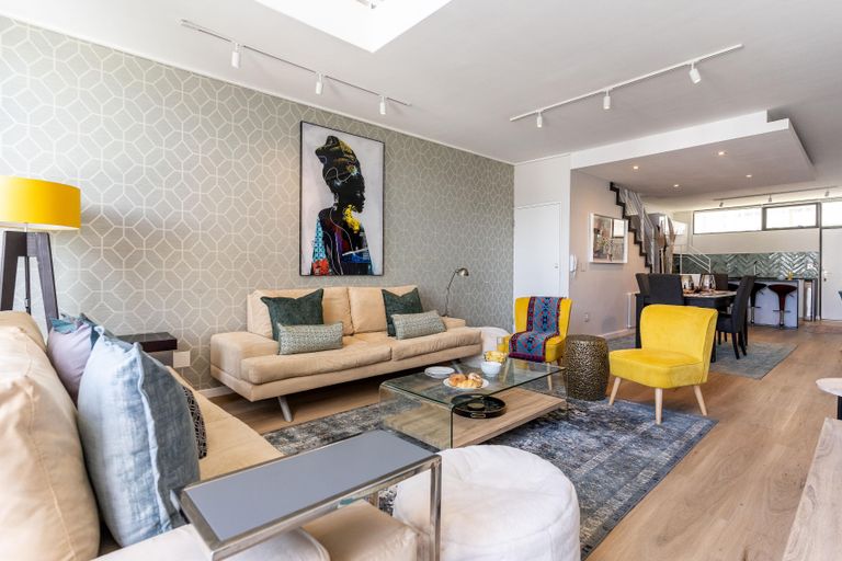 Urban Palette - Modern & Artistic Green Point Apt