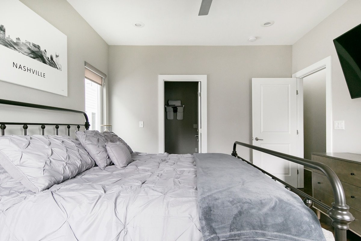 Head to the Bridgestone Arena from a New Townhouse gallery image 3