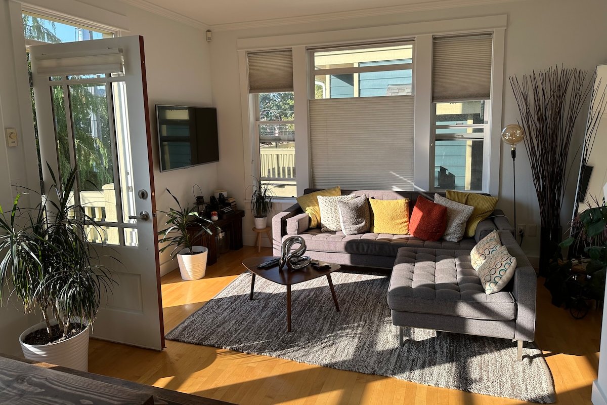 Modern 2bdr townhome in Cap Hill gallery image 4