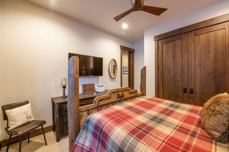 Ski-in/Ski-out Lazy Day Chalet in Park City gallery image 3