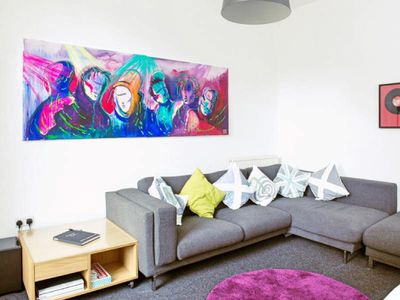 Modern 4-BR Central Apartment on Castle Terrace