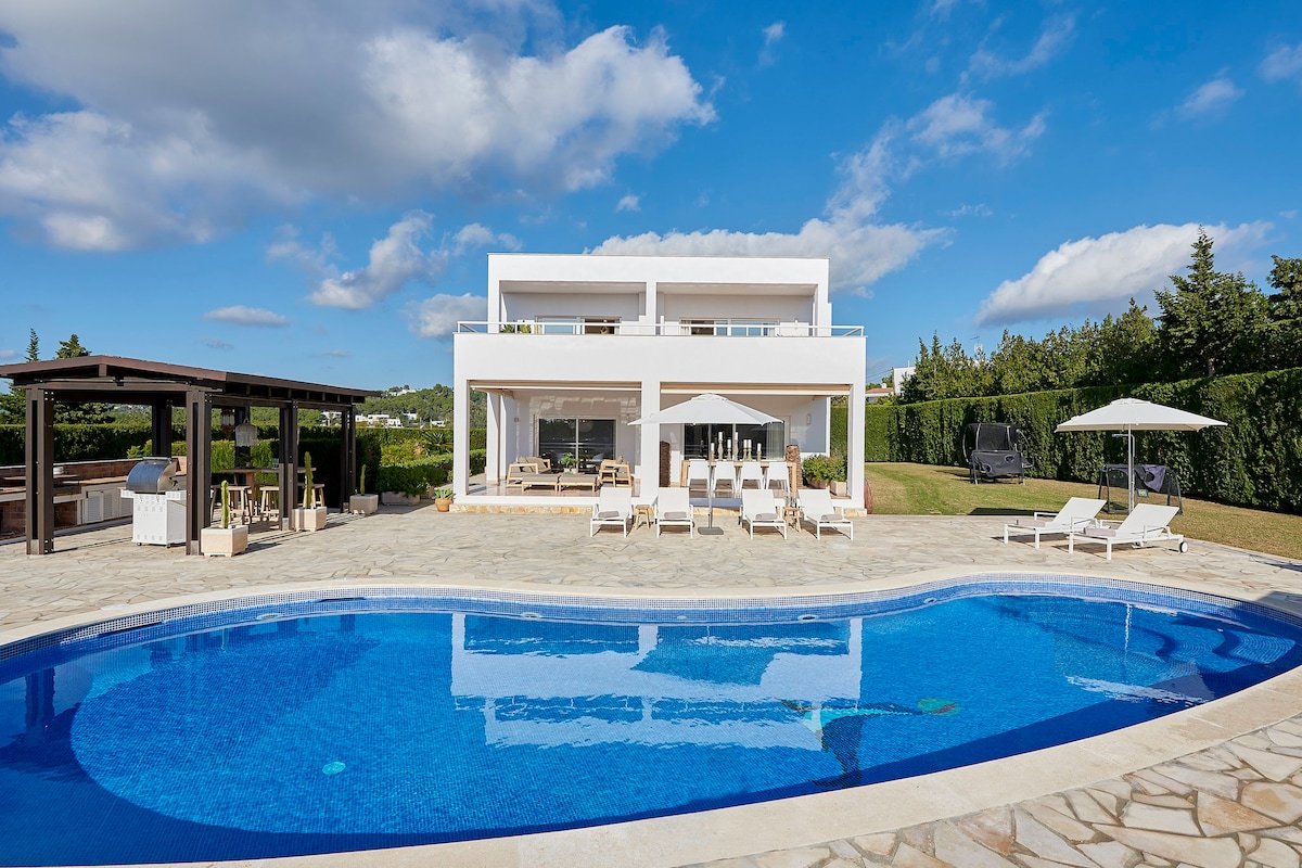 5 mins from Ibiza Town- Private Pool- BBQ-Roof-Top