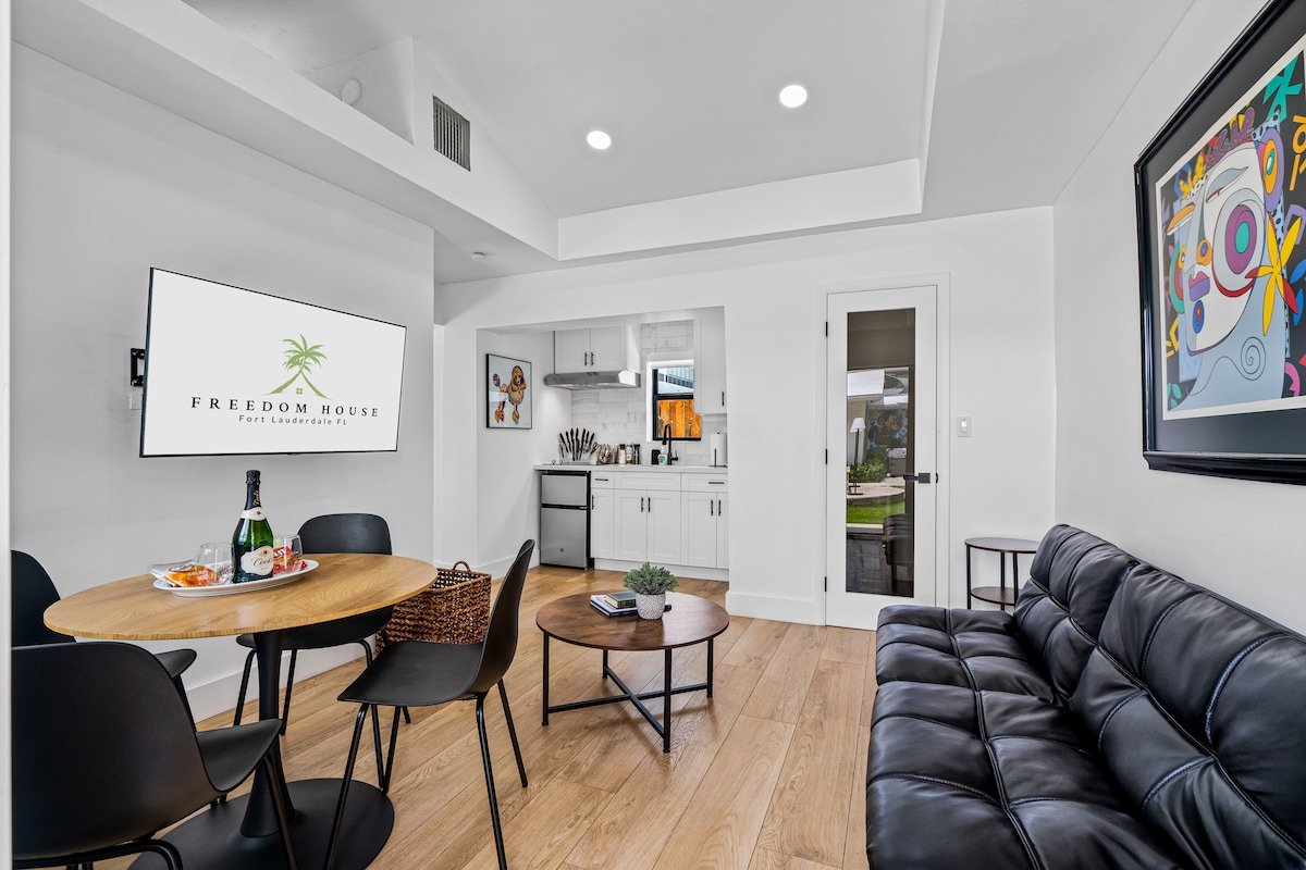 3 Private King Suites in a Tropical Oasis Retreat gallery image 5