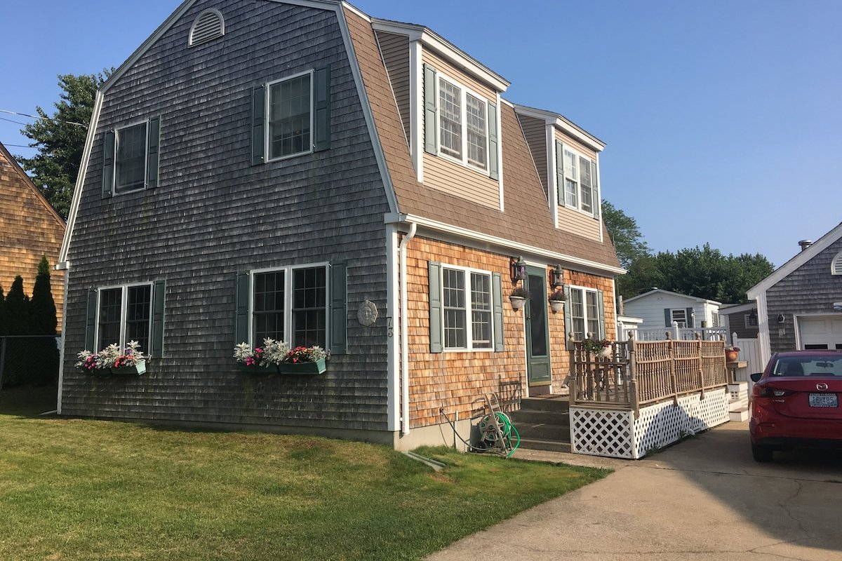 Escape to Seascape 4.5 BDRM, 7 beds. Walk to beach gallery image 2