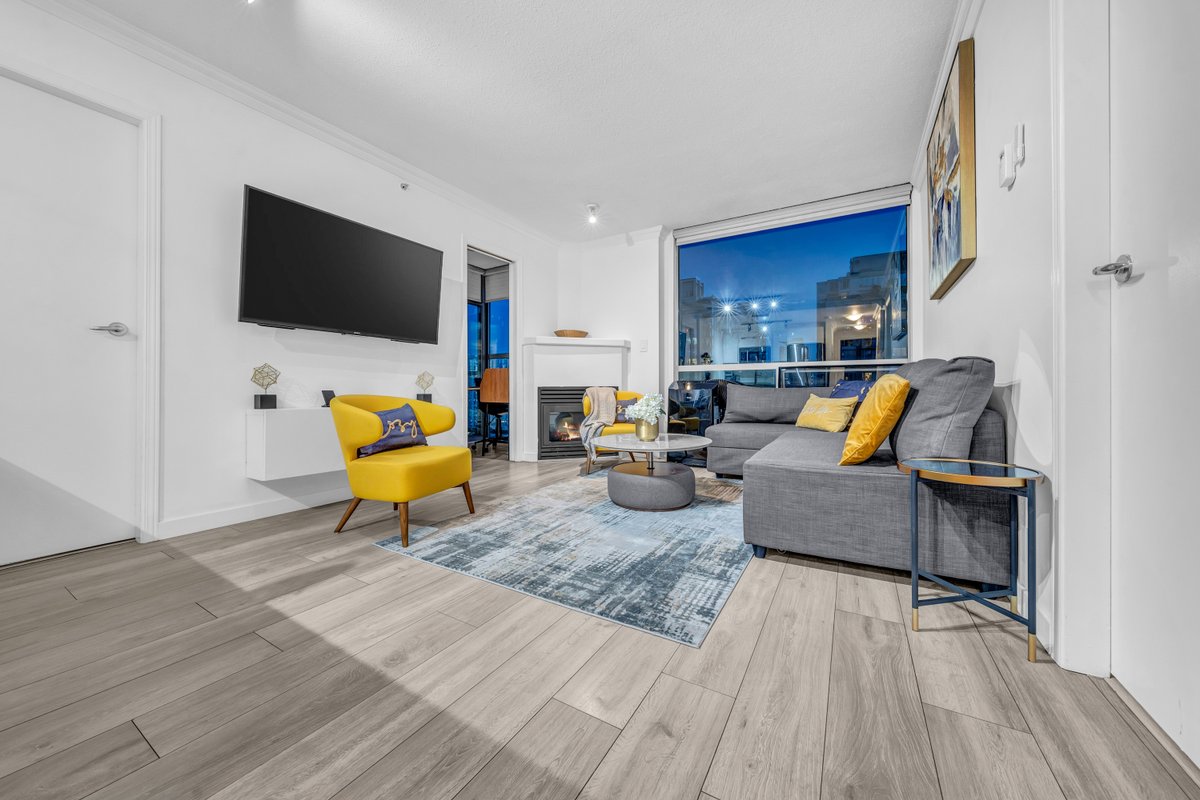 In the ❤ of Yaletown 2Bdrm/2Bath . Pool Sauna Gym