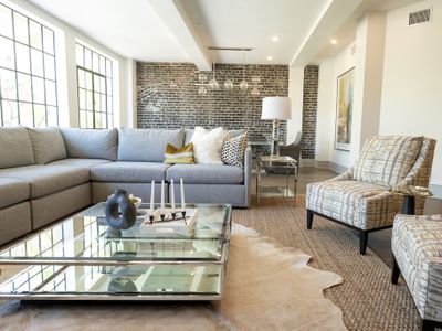 Modern New Orleans CBD Condo: Prime Luxe Location