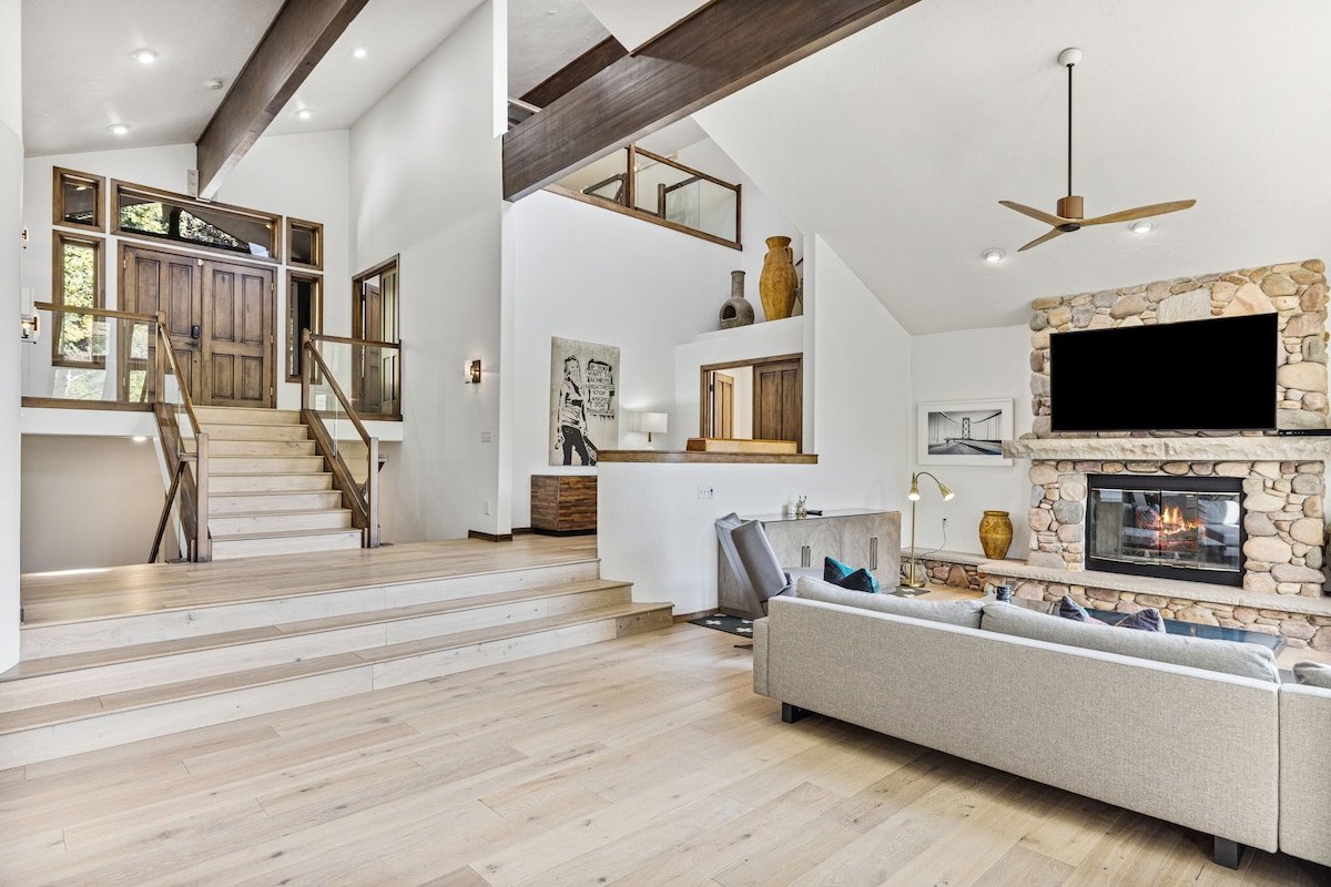 Lower Deer valley w Hot Tub, Free Shuttle Route gallery image 5