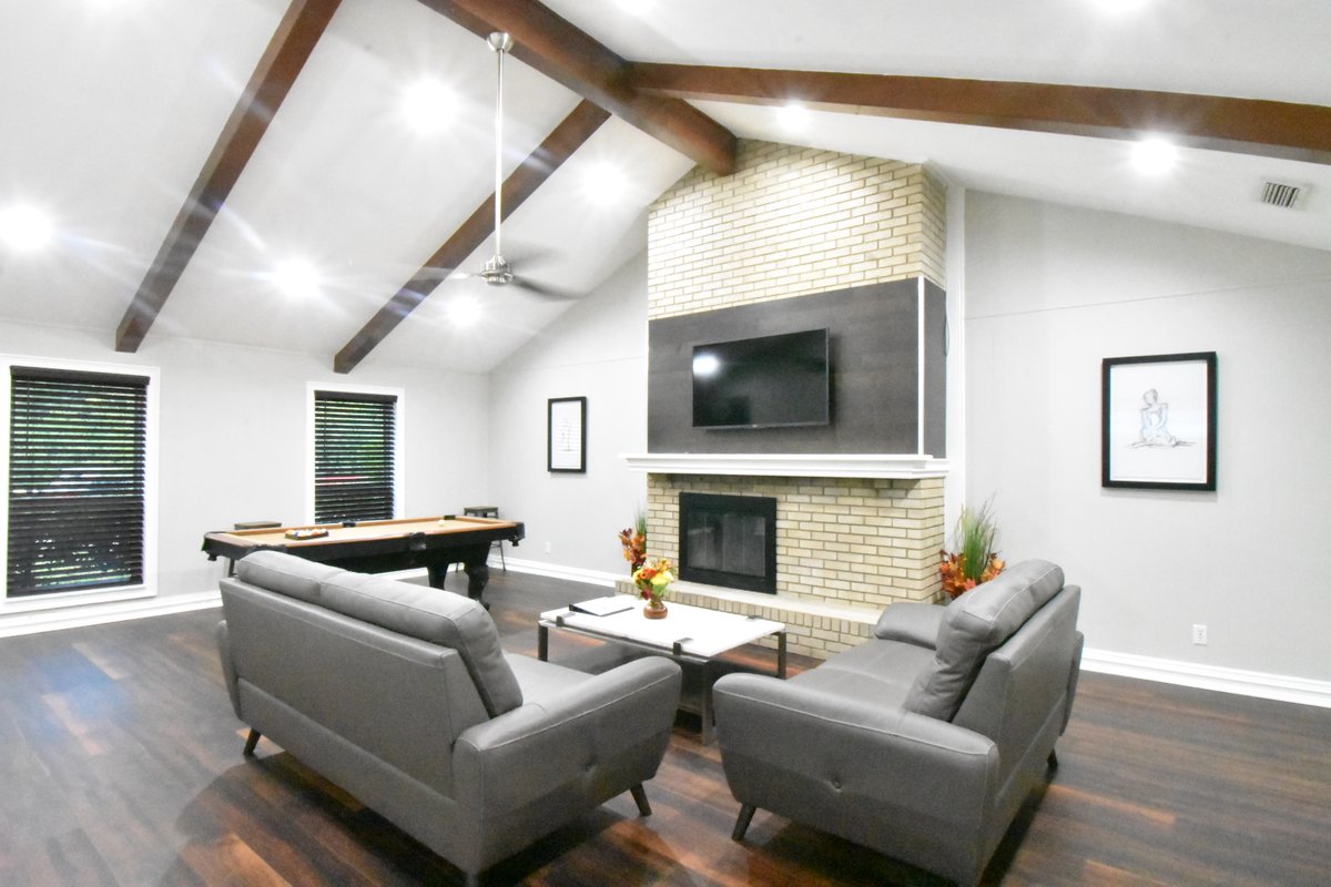 Full Duplex 6bed/4bath/4 car gar