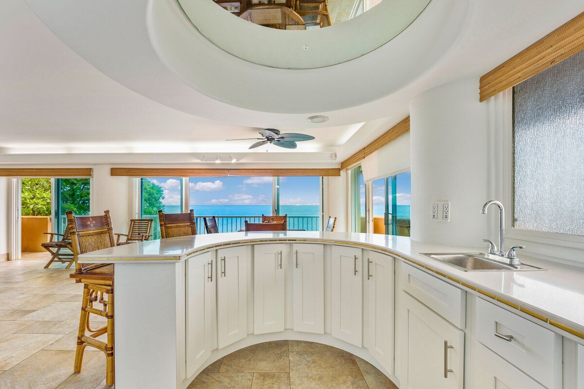 Amazing, Award-Winning Home on the Kona Coastline! gallery image 4