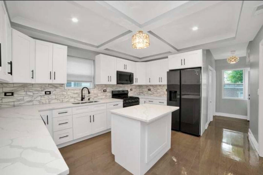 Gorgeous 7BD Home w/ Garage gallery image 5