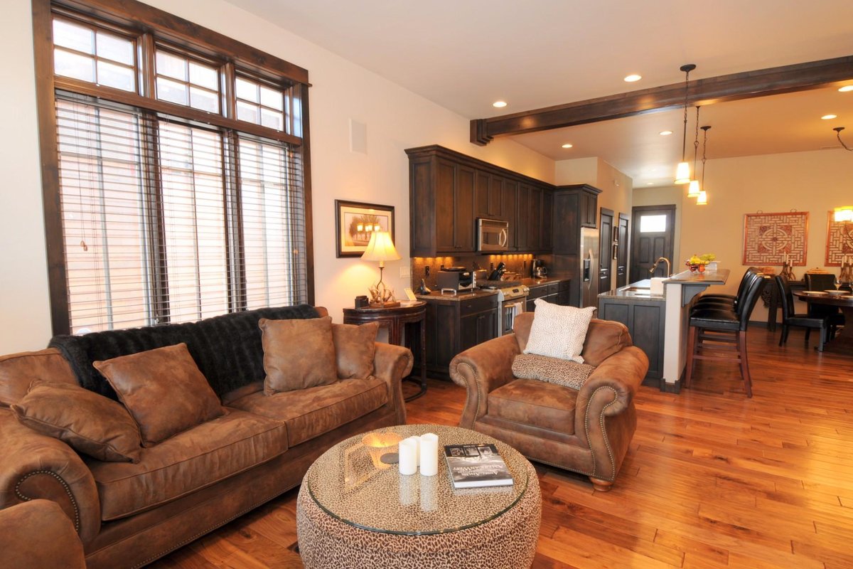 Bridger Creek Townhouse – Elegant Townhome Close t