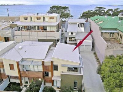 5 Simpson St – Front Beach Townhouse
