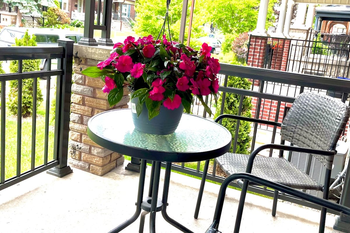 Comfortable Three Bedroom Home , Trinity Bellwoods gallery image 3