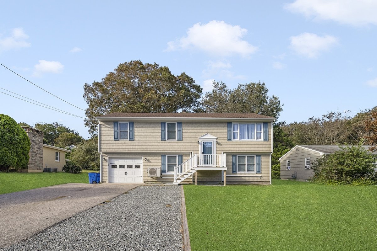 Walk to Narragansett Beach (1 mile), A/C gallery image 4