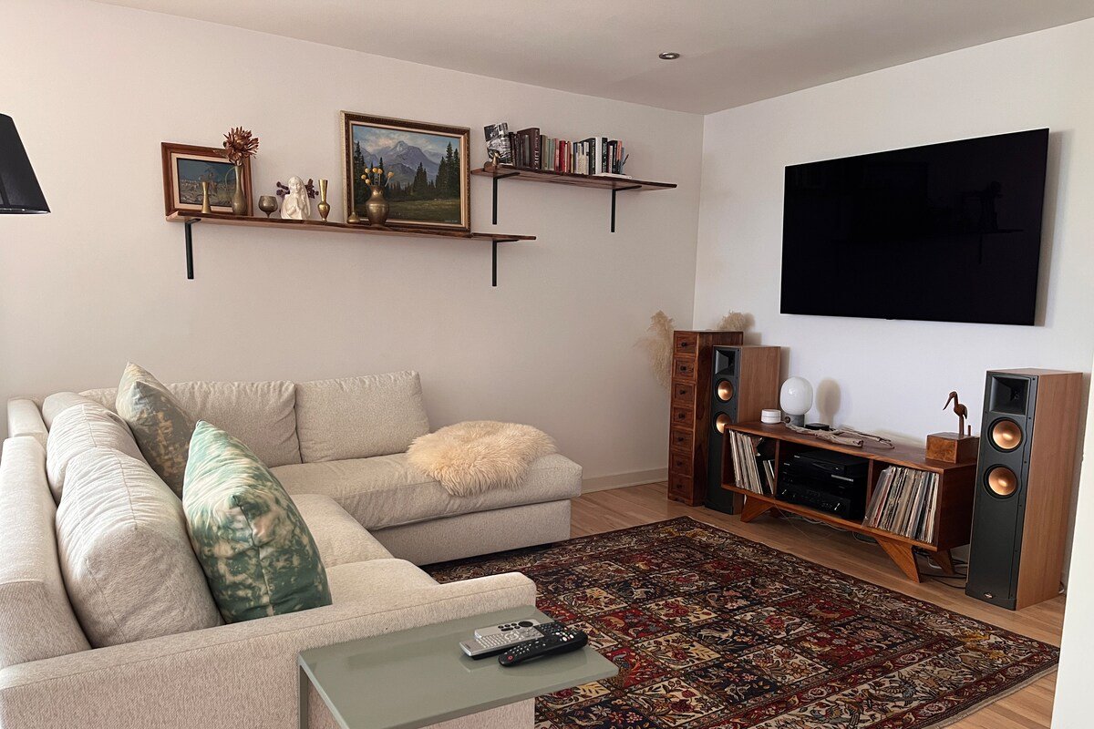 Midcentury home with pool in heart of LA gallery image 3