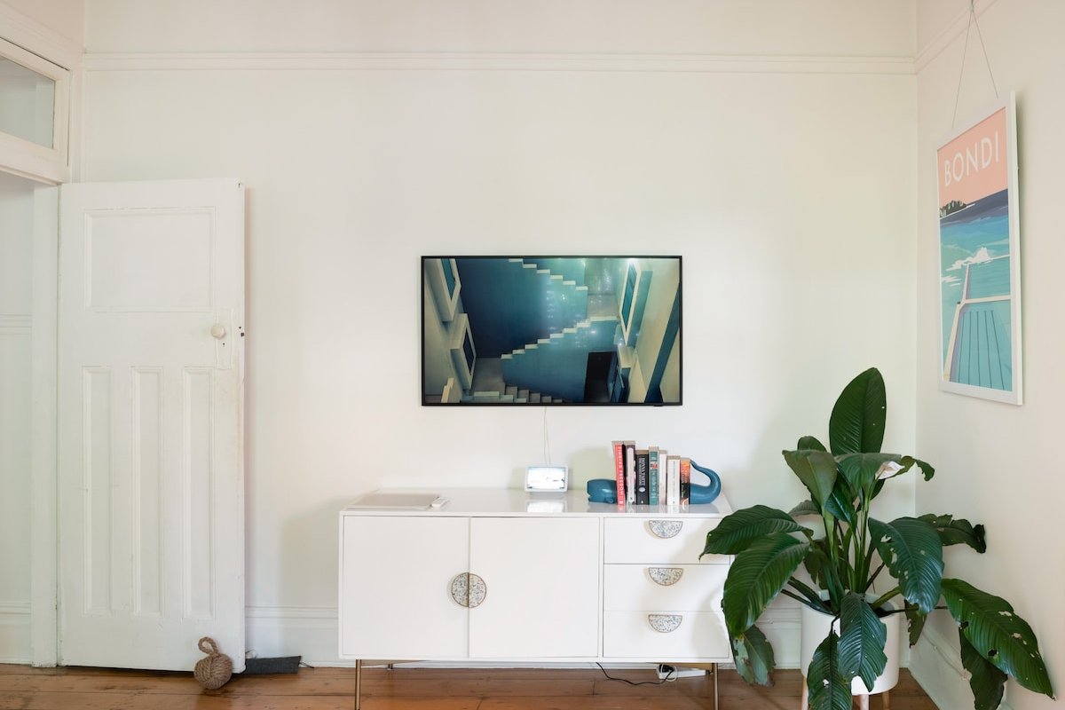 Entire home just minutes from beach gallery image 4