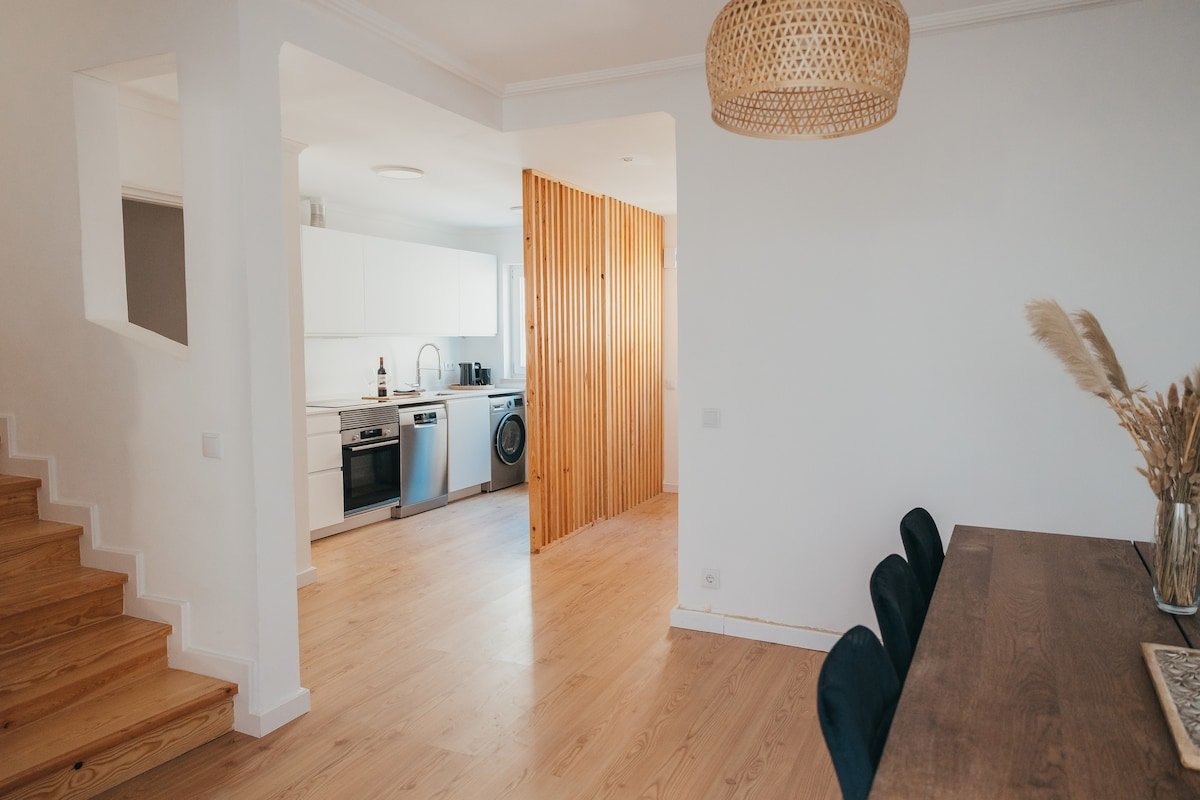 Beautiful Townhouse Roof Top Terrace & Sea View gallery image 5