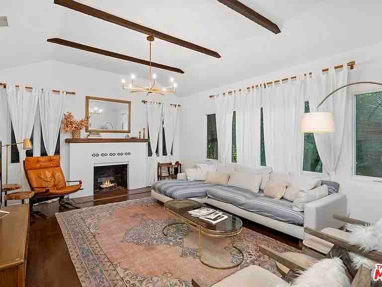 Stylish Spanish Style 3/2 Close to Everything gallery image 2