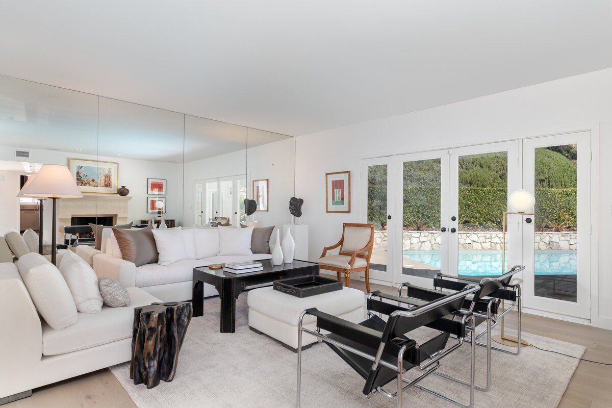 Hollywood Hills Retreat | Warm Gathering Space gallery image 4