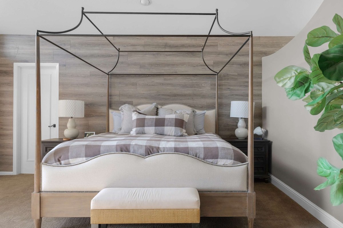 Expansive Ocean-View Retreat with Home Theatre & S gallery image 2