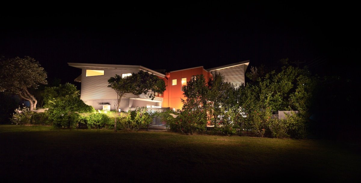 Black Diamond Absolute beach front gallery image 5