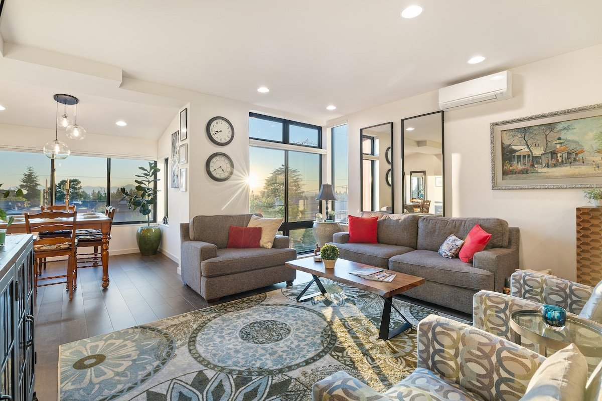 12 Min to Stadiums, 5 Min to Alki, 90 Walk Score gallery image 2