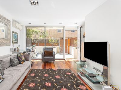 Oasis in the City – Splendid Seaside Villa