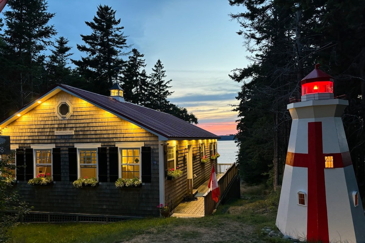 PERIWINKLE COTTAGE BY THE SEA-PRIVATE AND COZY gallery image 4