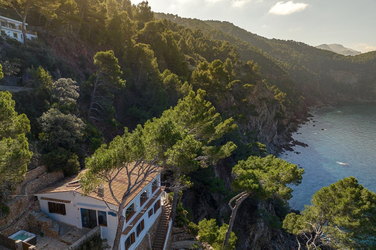 Maripins. Villa con jacuzzi y vistas únicas al mar gallery image 4