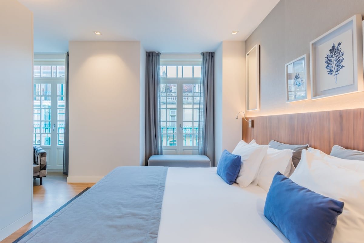 Augusta Residence 2 bed Juliette Balcony Great Views gallery image 2