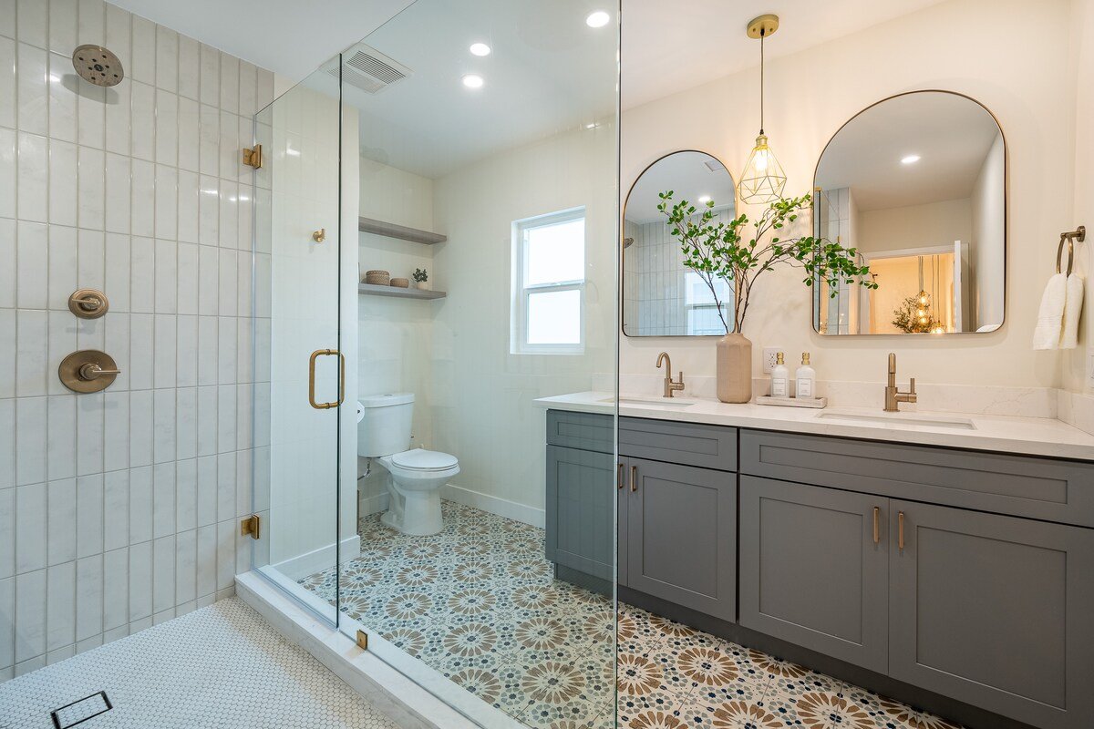 Spacious LA Luxury Retreat By Universal Studios! gallery image 5