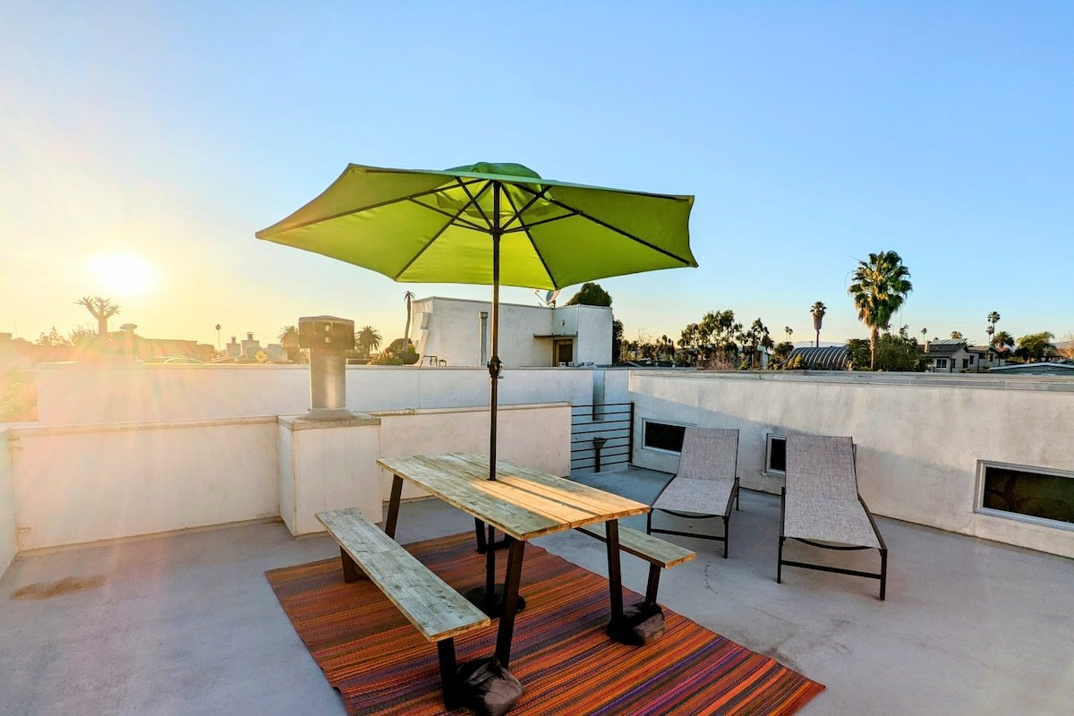 Modern Industrial Venice Home: 360 Degree Rooftop gallery image 3