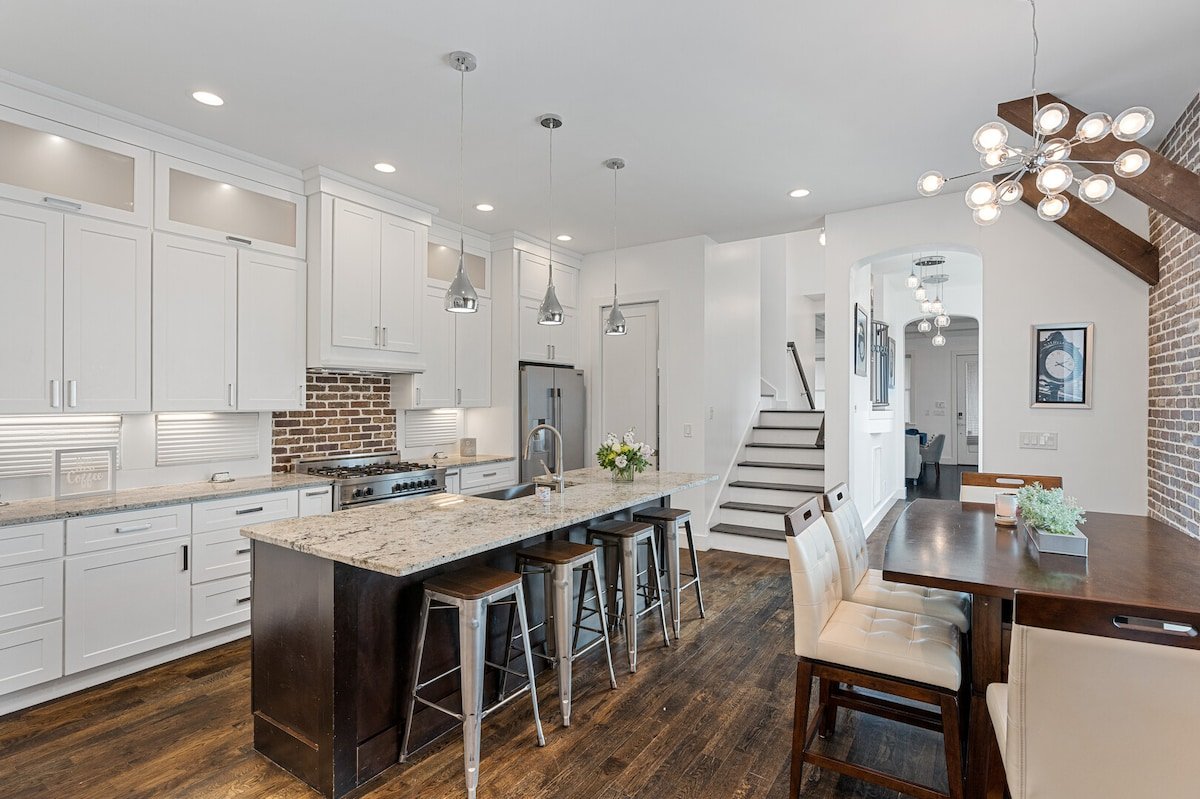 Nashville’s Ultimate Luxury Stay~Sleeps 11~Rooftop gallery image 4