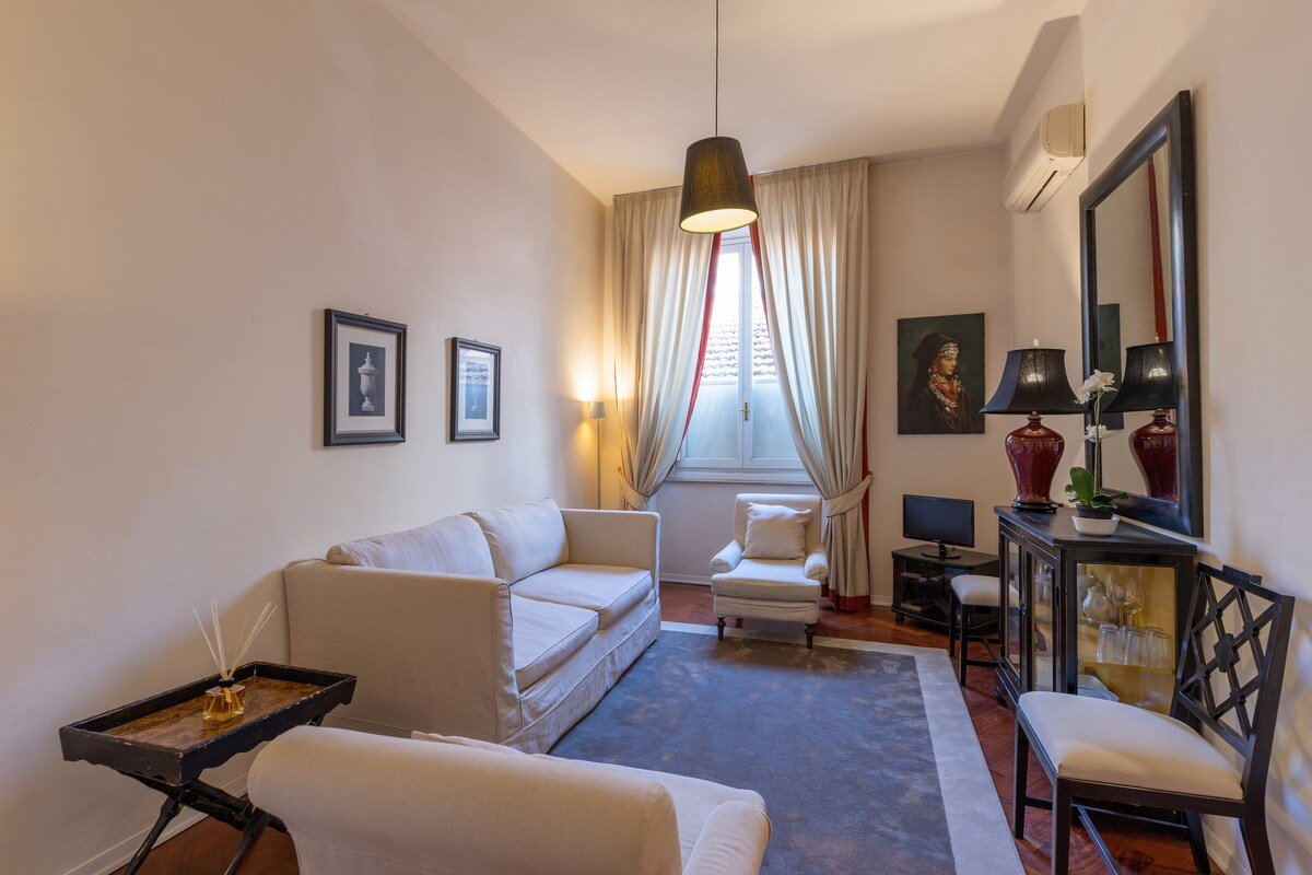Cashmere apartment a stone’s throw from the Duomo gallery image 3