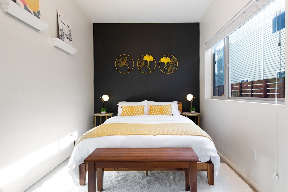 6B6B Ballard Duplex 240V EVcharger Rooftop Parking gallery image 5