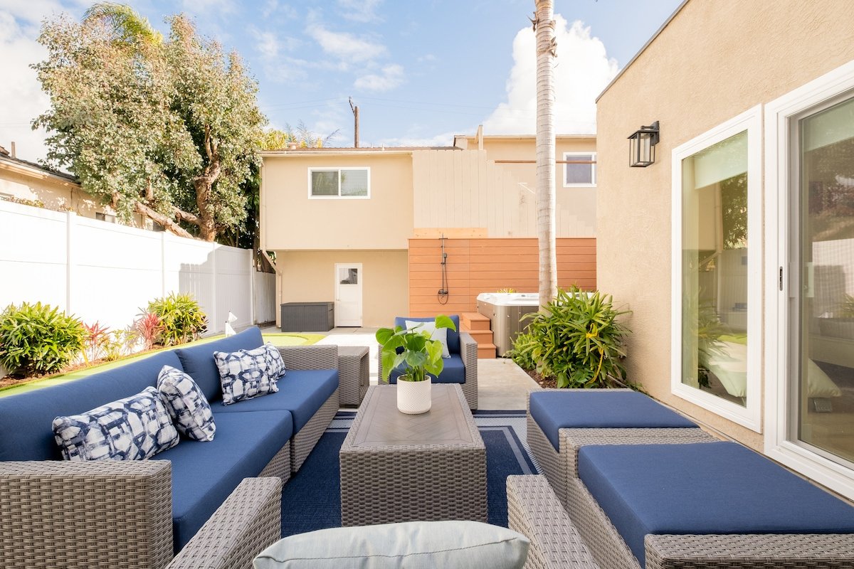 Luxury Family 4BR House & Spa Yard AC Garage BBQ gallery image 3