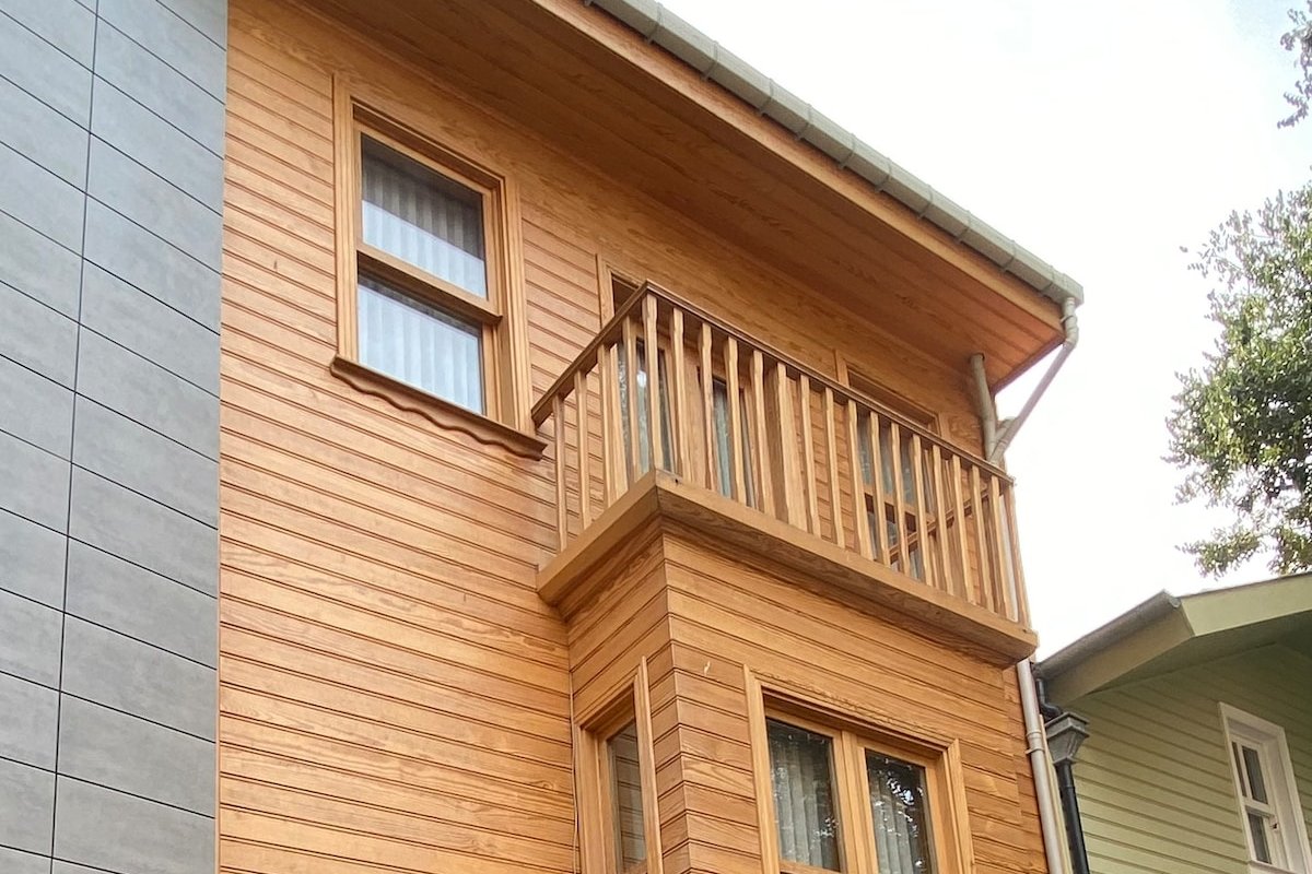 ★ 4 Bedroom Triplex Character House With Terrace ★ gallery image 2