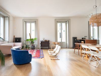 Design & Light – Historic 3BR w/ Parking, Milan